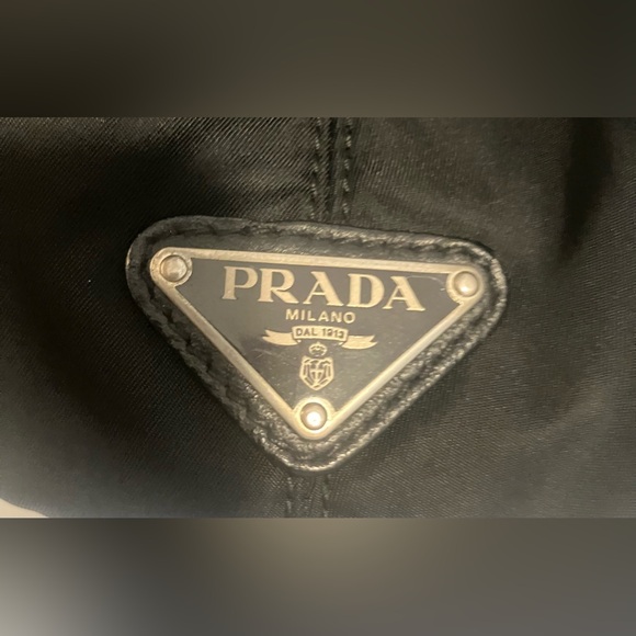 Authentic Prada Tessuto Nylon Shoulder Bag w/Leather handles. - Picture 3 of 9